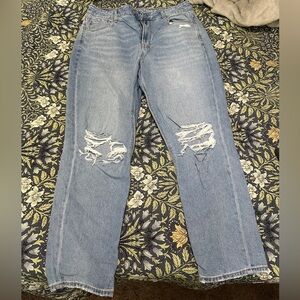 American Eagle Outfitters Light Blue Distressed Boyfriend Jeans